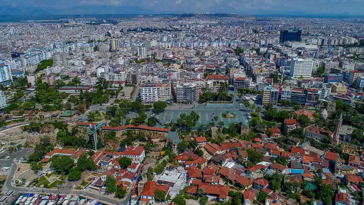 Antalya'da satılan her 6 konuttan 1'ini yabancılar aldı