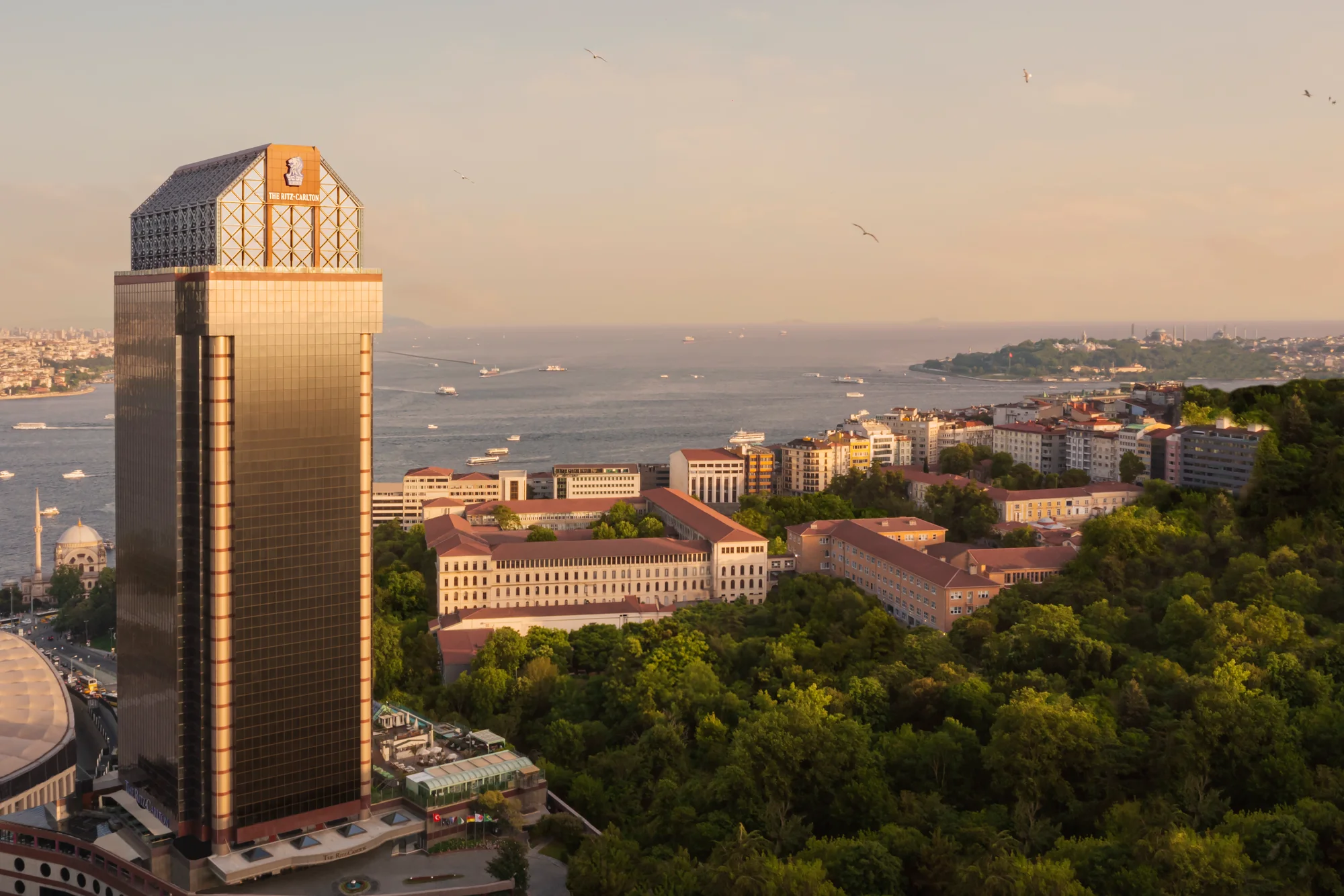 The Ritz-Carlton Istanbul, Travel + Leisure tarafından üç kategoride taçlandırdı