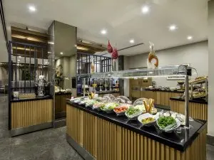 Öztiryakiler pasta teşhir dolapları modern çizgiler taşıyor