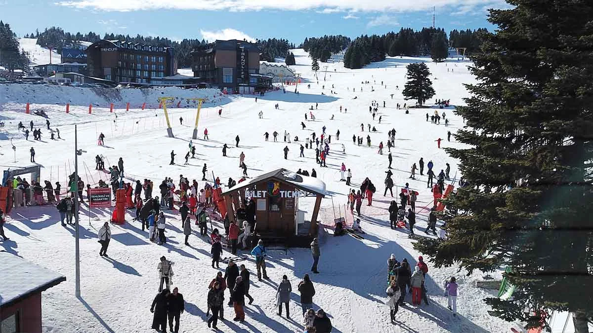 Uludağ'a 40 günde 1 milyon 100 bin tatilci ağırladı
