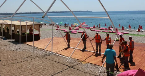 Antalya Konyaaltı Sahili’ndeki işgale son verildi