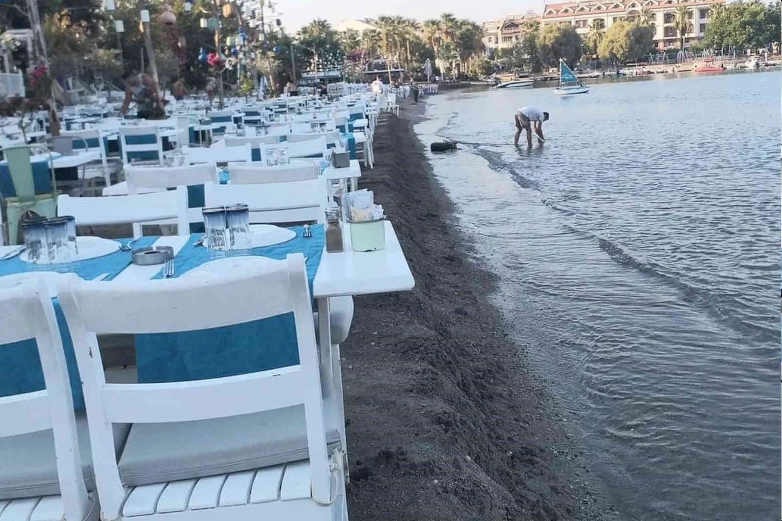 Datça’da parasız denize girebilecek yer kalmayınca halk isyan etti