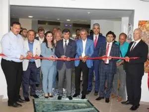 Yaşam Sanat Galerisi, “Huzursuz Bacak” ile açıldı