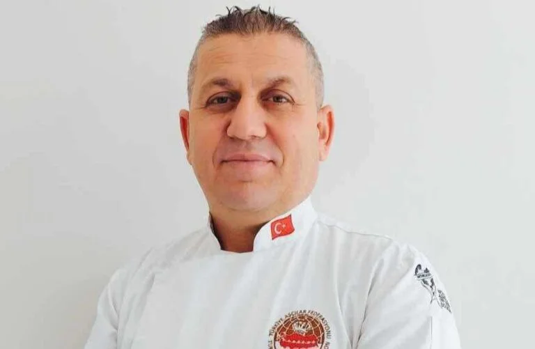 Hidayet Kızıları, Adaport Otel’de