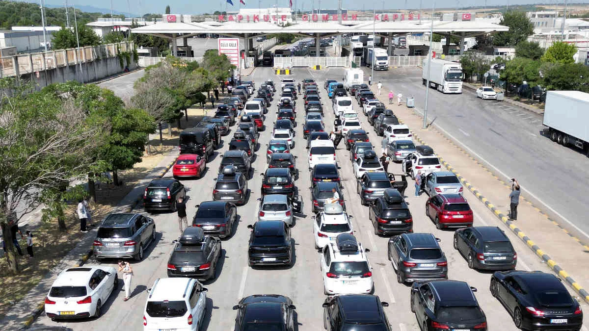 Edirne’deki sınır kapılarından 3 ayda 4 milyon yolcu giriş-çıkış yaptı