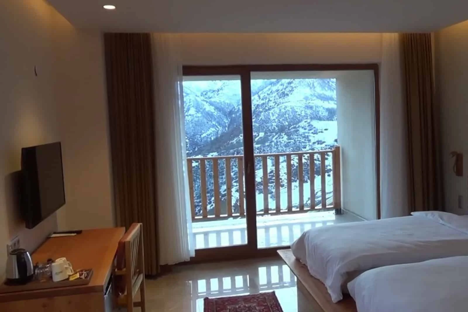 Gurbetçi iş insanı, 4 milyon Euro harcayıp köyüne 5 yıldız konforunda otel yaptı