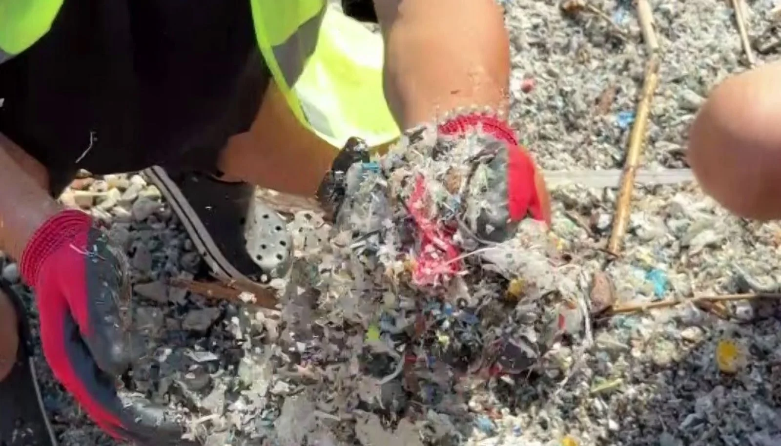 Ünlü turizm merkezimizde koylar, mikroplastik tehditi altında