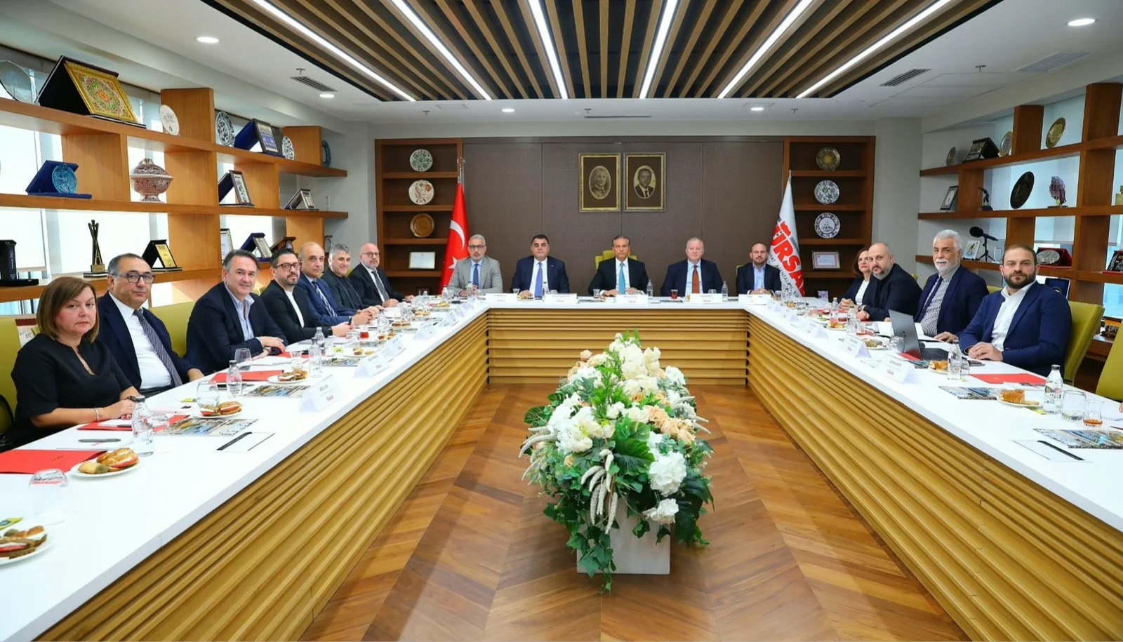 Tur operatörleri ve seyahat acentaları eşit şartlarda rekabet etmek istiyor