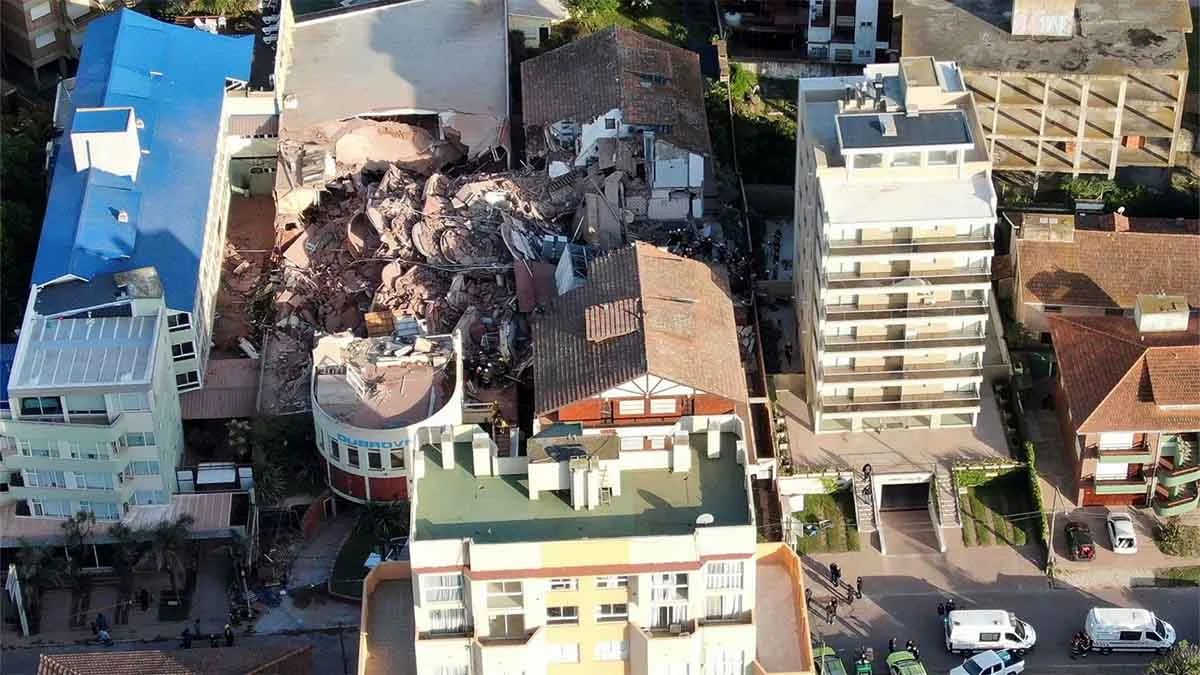 İzinsiz inşaat çalışması yapılan 10 katlı otel çöktü: 1 ölü