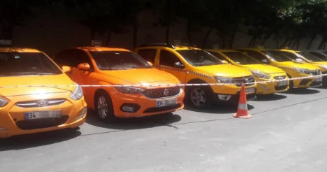 Turistleri dolandıran taksi çetesine operasyon: 23 gözaltı