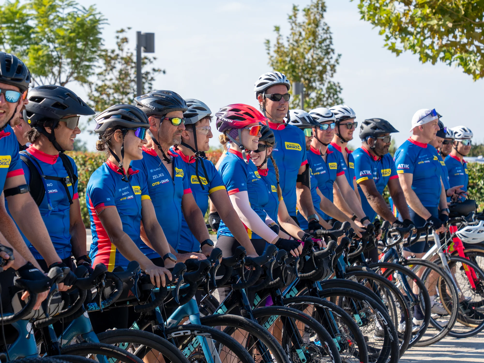 On the Beach Group CEO'su ve ekibi, Kan Kanseri'yle mücadeleye destek için Fethiye'den Antalya'ya pedal çevirdi