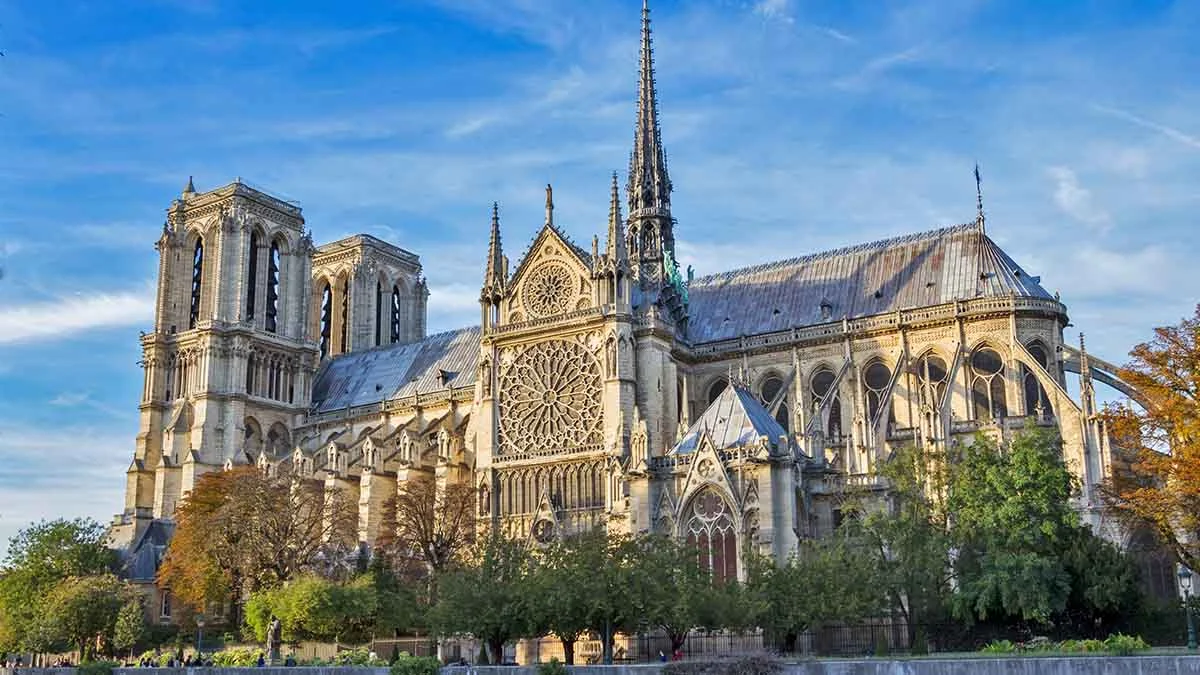 Ünlü Notre Dame Katedrali’nin açılış tarihi belli oldu