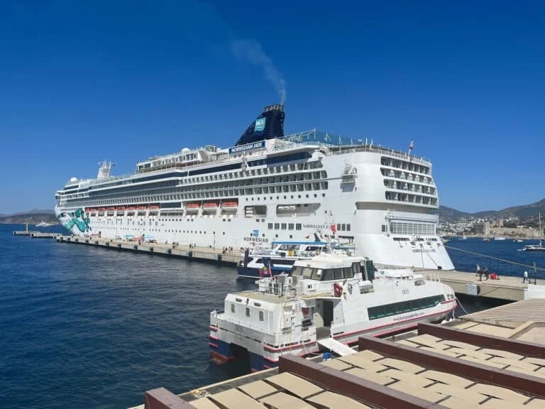 Bodrum’da kruvaziyerle yeni yolcular geldi