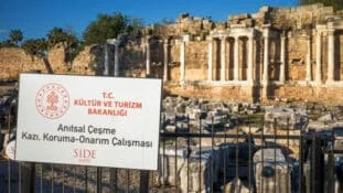 Belçikalı turistlerin Antalya’da topladığı taşlar tarihi eser çıktı