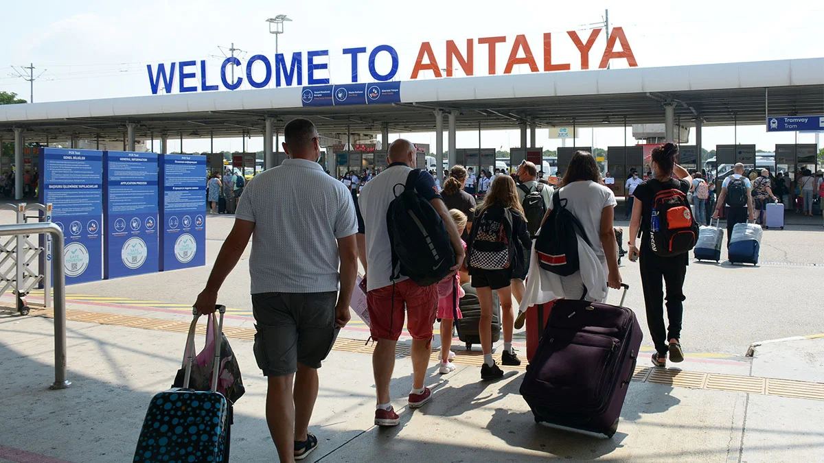 Antalya, 17 Milyon turist hedefini geçecek