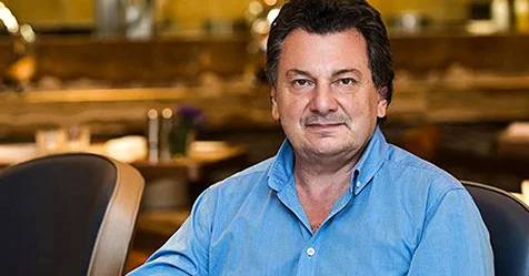 Vedat Milör'den Türk restoranlarına ağır eleştiri