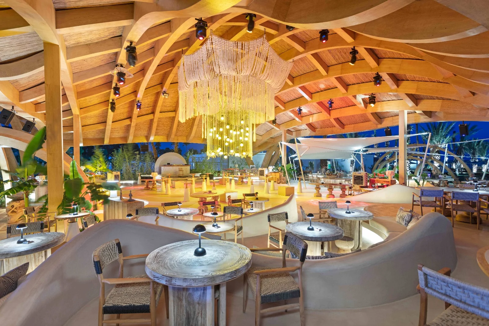 Cullinan Belek’te ikonik buluşma noktası Galapagos Beach Club