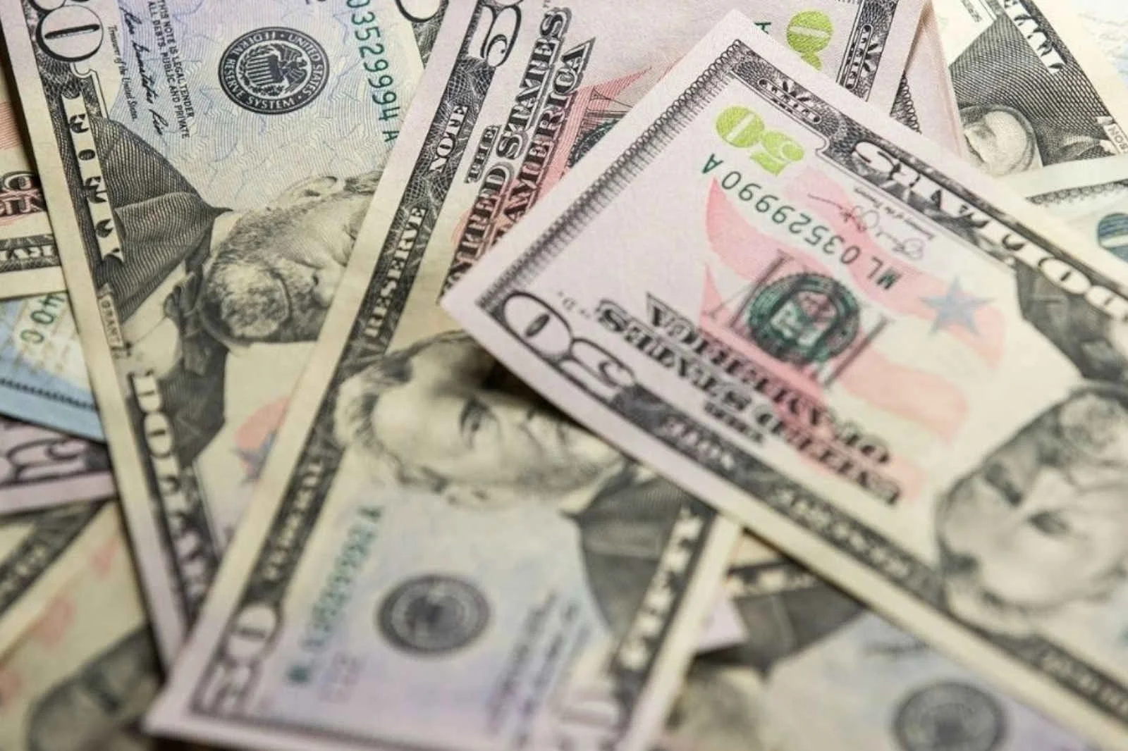 Antalya’da dövizcilerden sahte dolar uyarısı