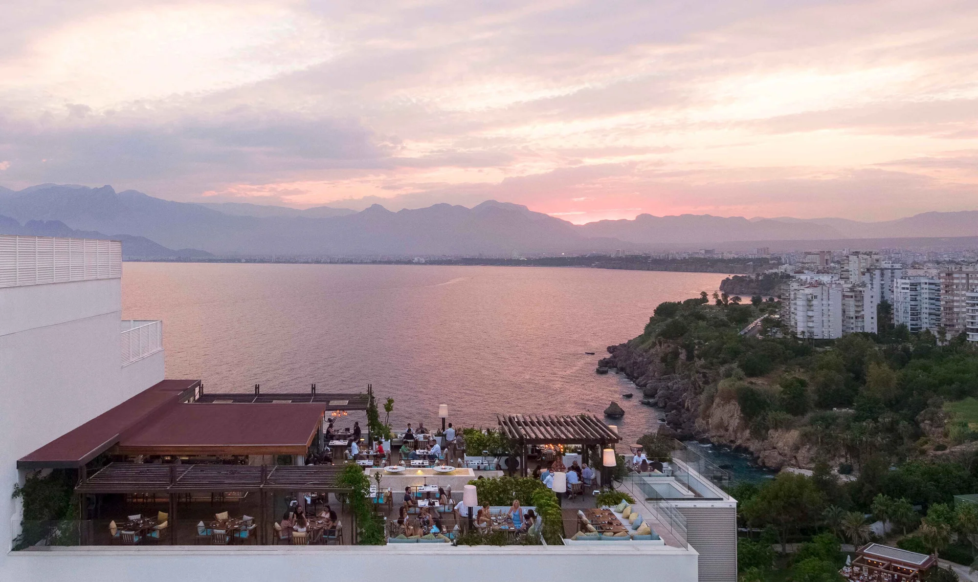 Akra Antalya’nın ödüllü restoranı, lezzet tutkunlarını ağırlıyor