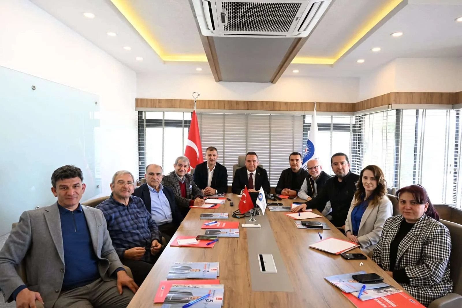 Muhittin Böcek: “Turizme siyaset üstü bakmalıyız”