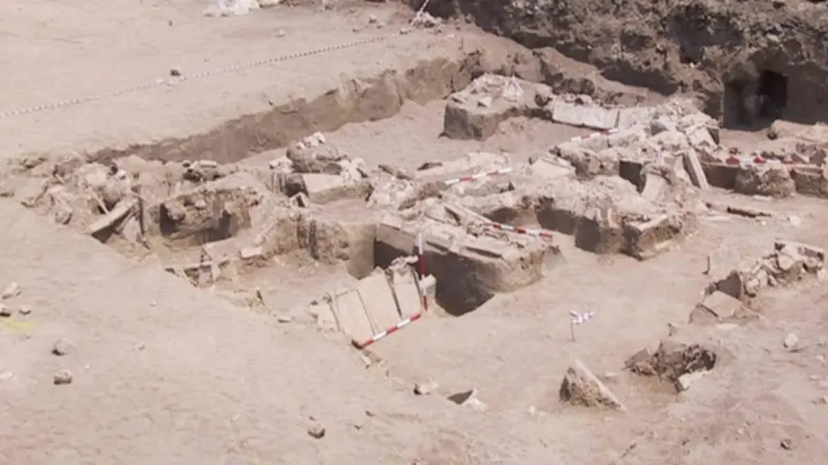 Villa inşaatı izni verilen arsada 8 Roma mezarı çıktı