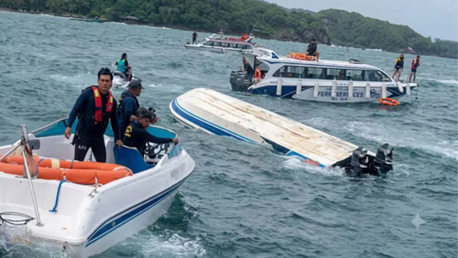 Sürat teknesi alabora oldu: 15 turist hayatını kaybetti
