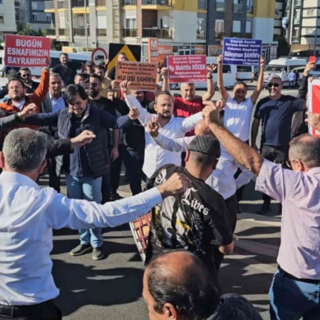 Antalya’da C plaka kararı, 2 bin aracın katıldığı konvoyla kutlandı