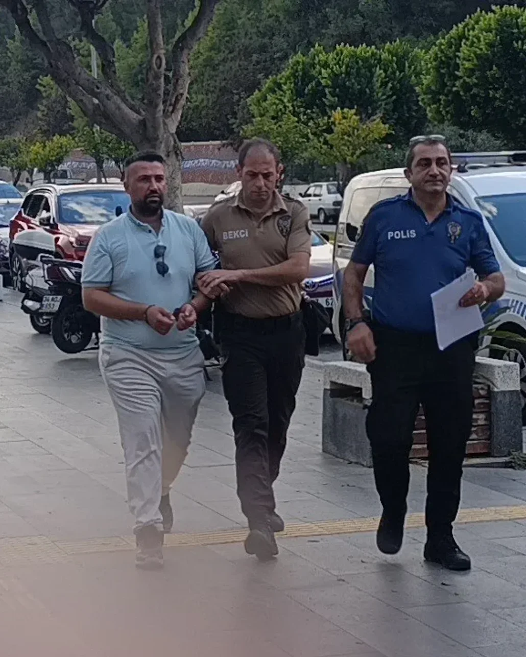 Cinayetten aranan şahıs ölen kişiye ait ehliyetle otel servis şoförlüğü yaparken yakalandı
