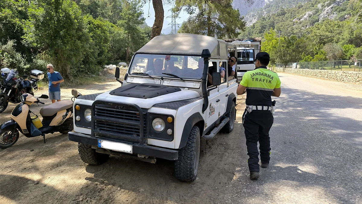 Alanya'da 7 safari aracına ve sürücüsüne ceza kesildi