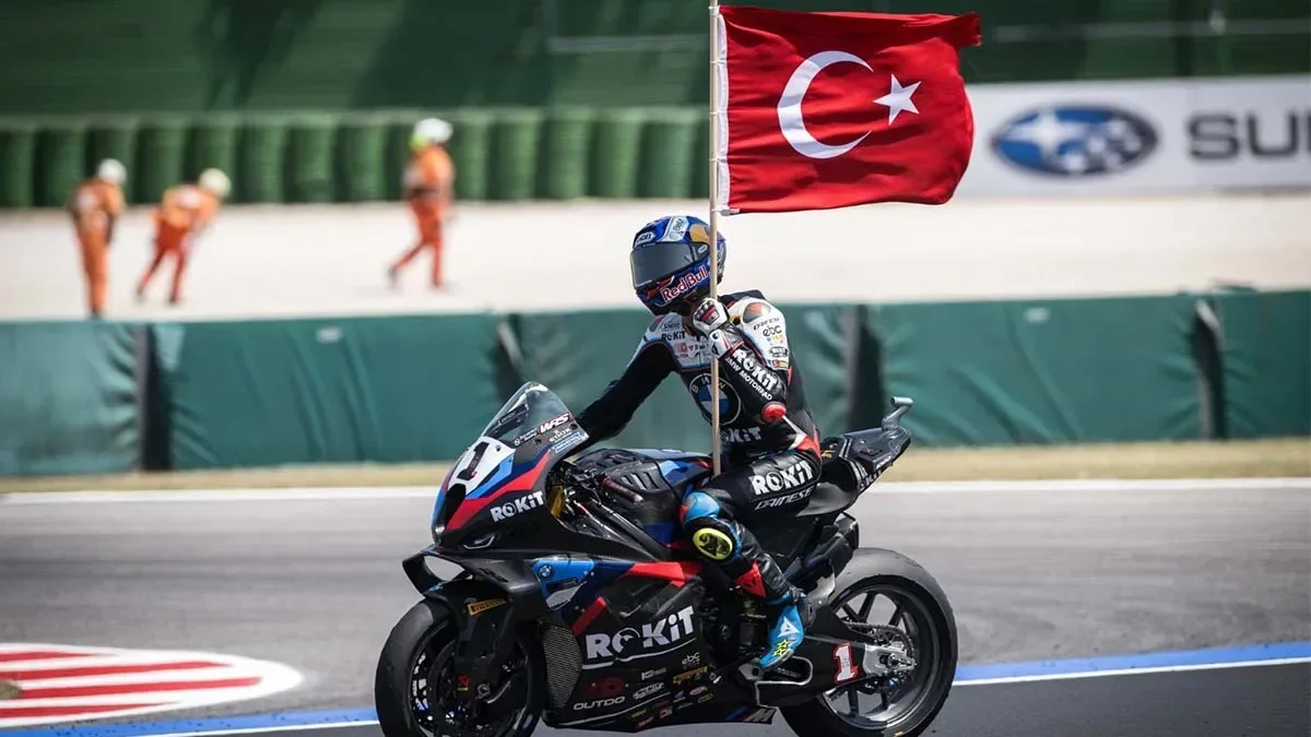 Toprak Razgatlıoğlu 3’üncü kez dünya şampiyonu oldu