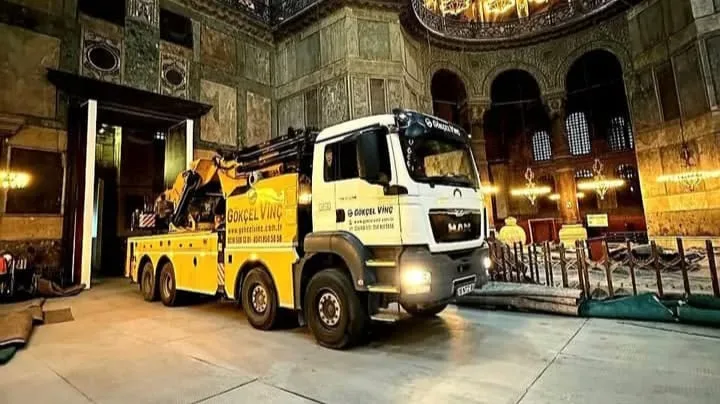 Ünlü tarihçi İlber Ortaylı'dan Ayasofya'daki vinç için sert tepki: "Dünya bunun faturasını Türklere çıkaracak"
