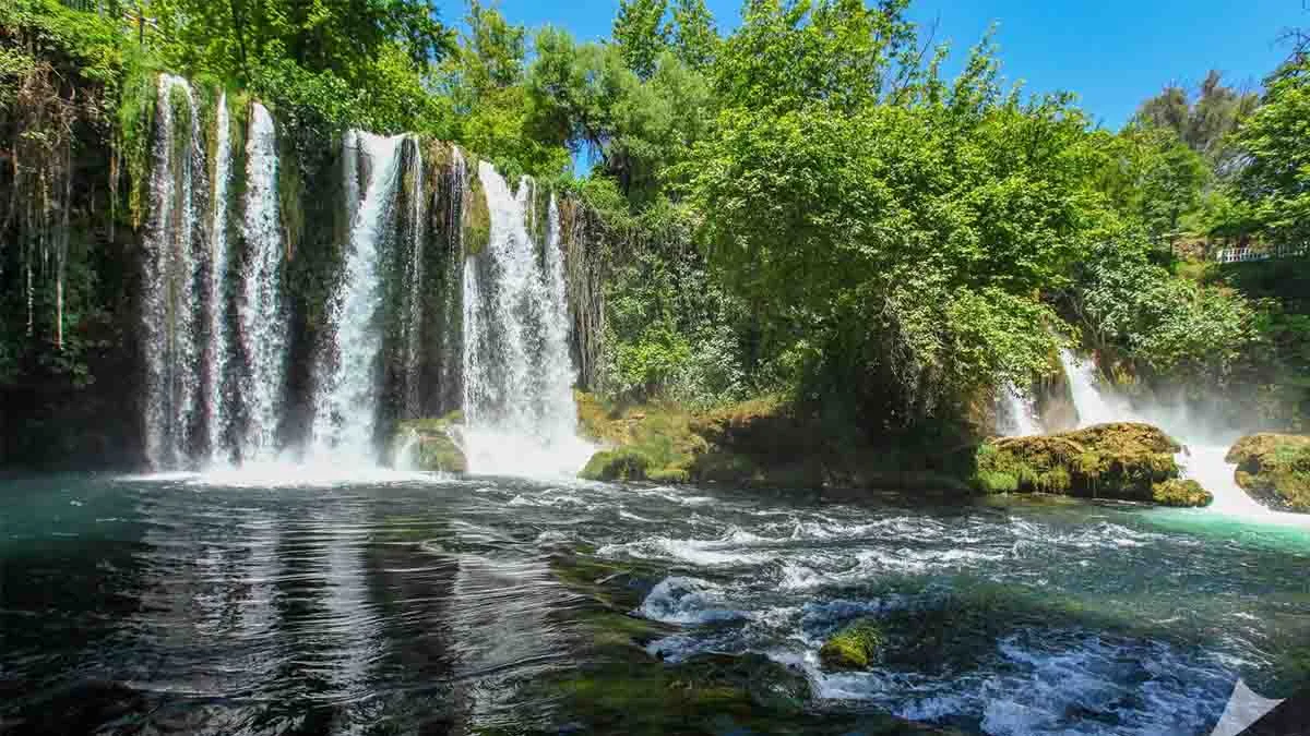 Antalya’nın simge güzelliği Düden Şelalesi, 605 bin ziyaretçi ağırladı
