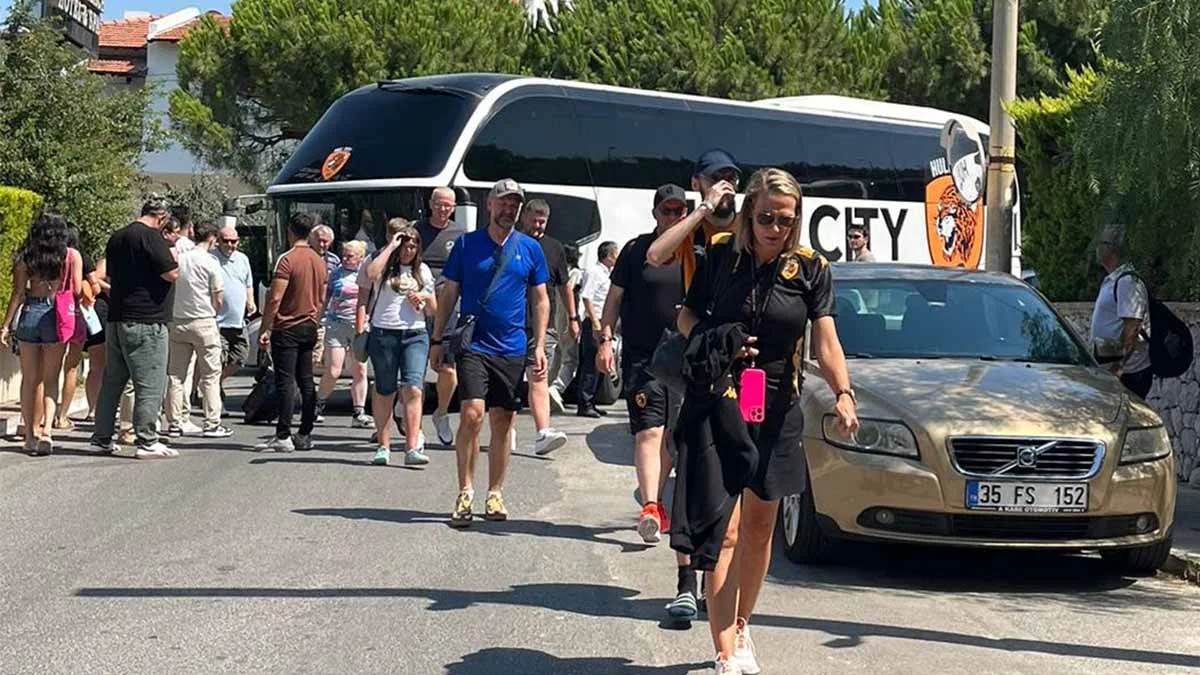 Hull City taraftarları sezon öncesi tatili için Çeşme’de