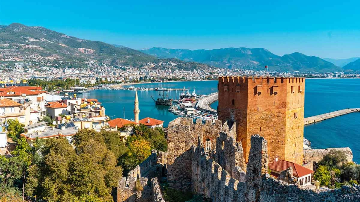 Alanya, yılın ilk 9 ayında 14 kruvaziyer ağırladı