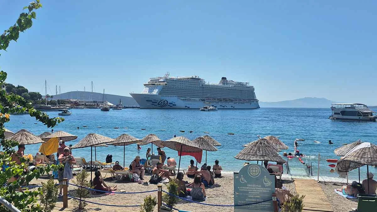 Bodrum'a, dev kruvaziyerle 2 bin 683 yolcu geldi
