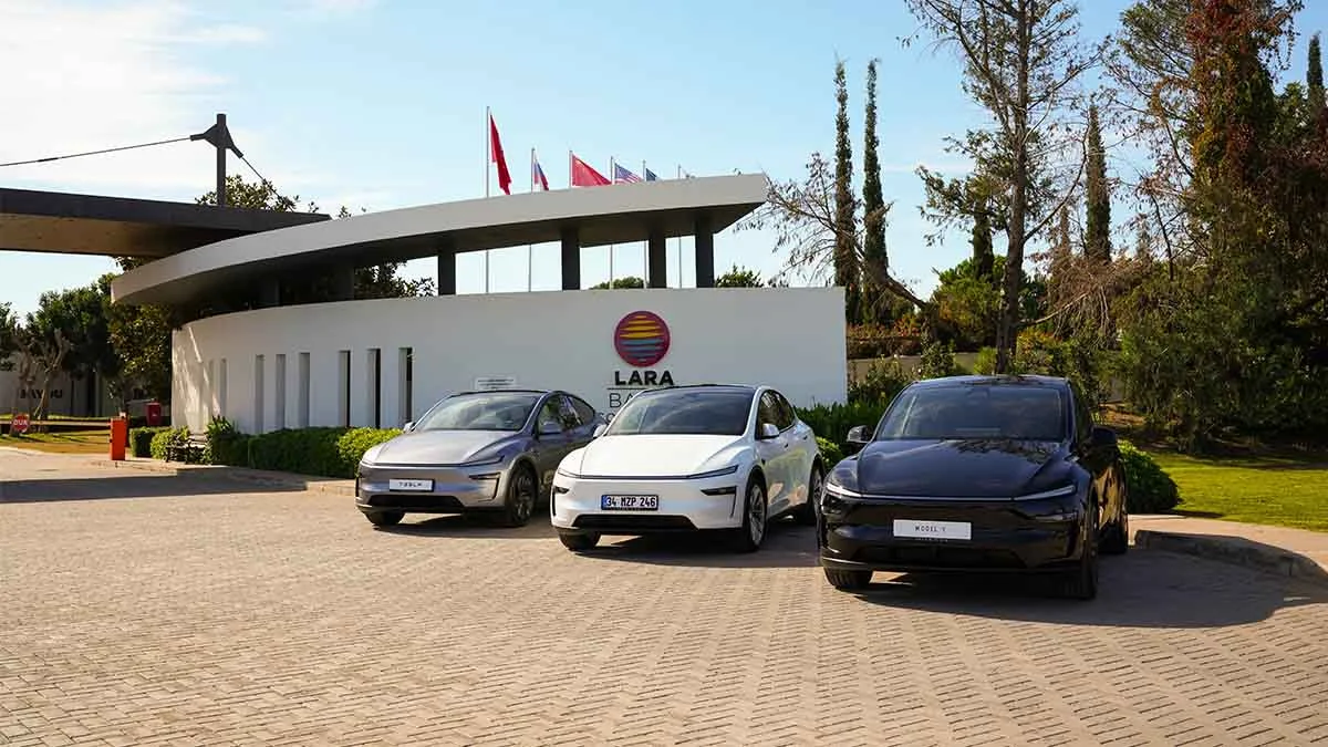 Tesla’nın yeni modeli Lara Barut Collection’da tanıtıldı