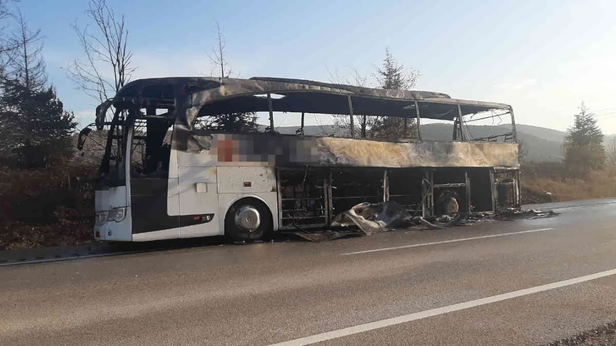 Metro Turizm’e ait otobüs, alev topuna döndü 