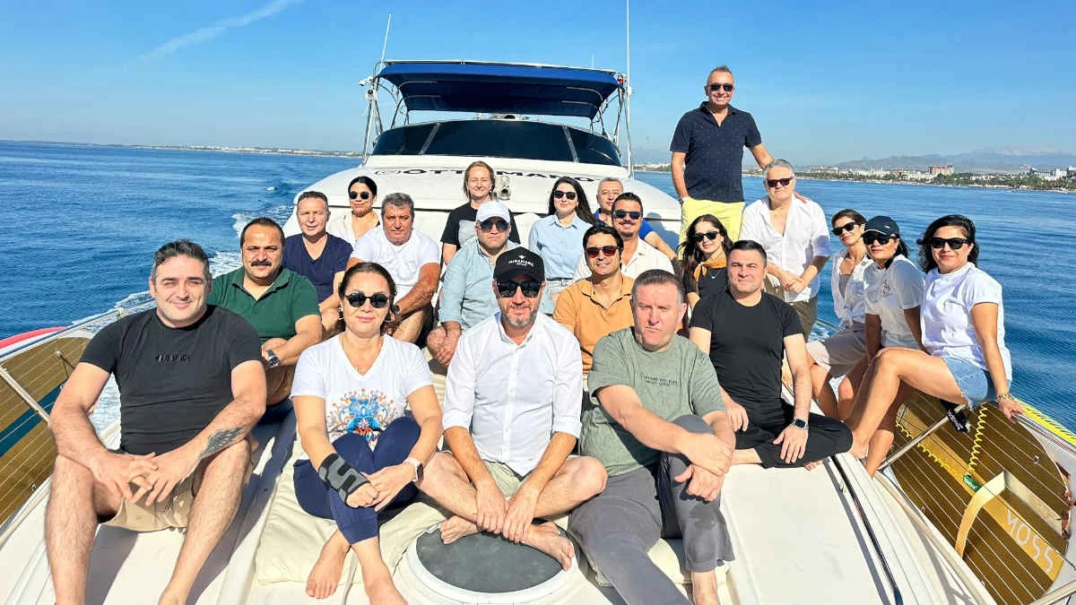 Miramare Hotels yöneticileri, 2025’in yorgunluğunu tekne gezisi ile attı