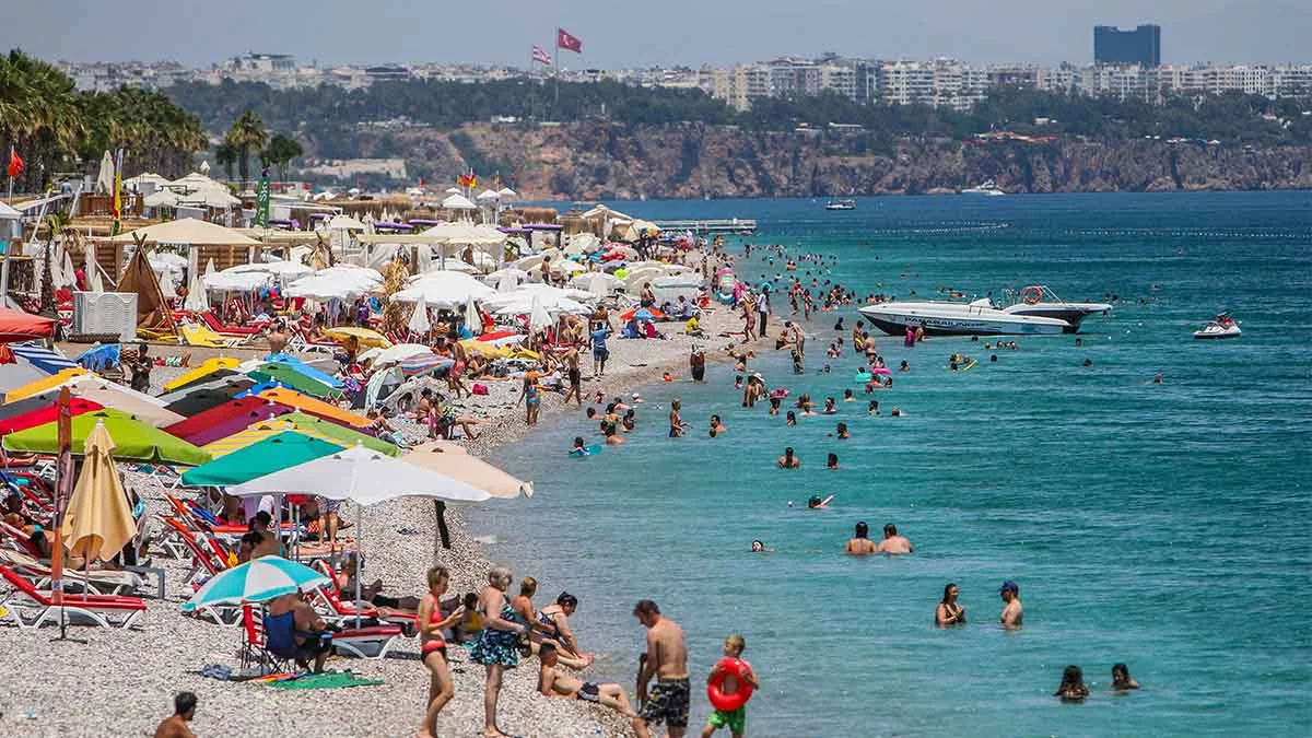 Antalya tatilini Ruslar 'sıcak', Almanlar 'serin' havada tercih etti